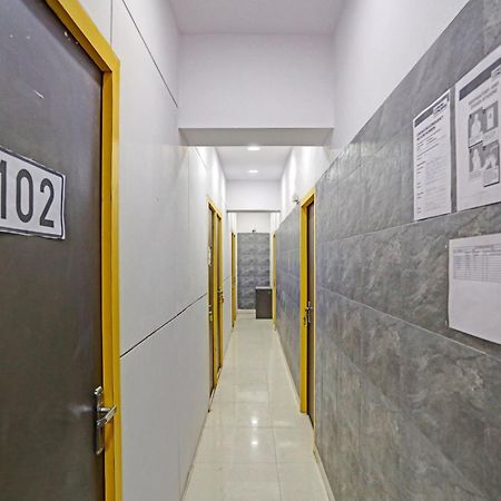 Hotel O North Campus New Delhi Exteriör bild