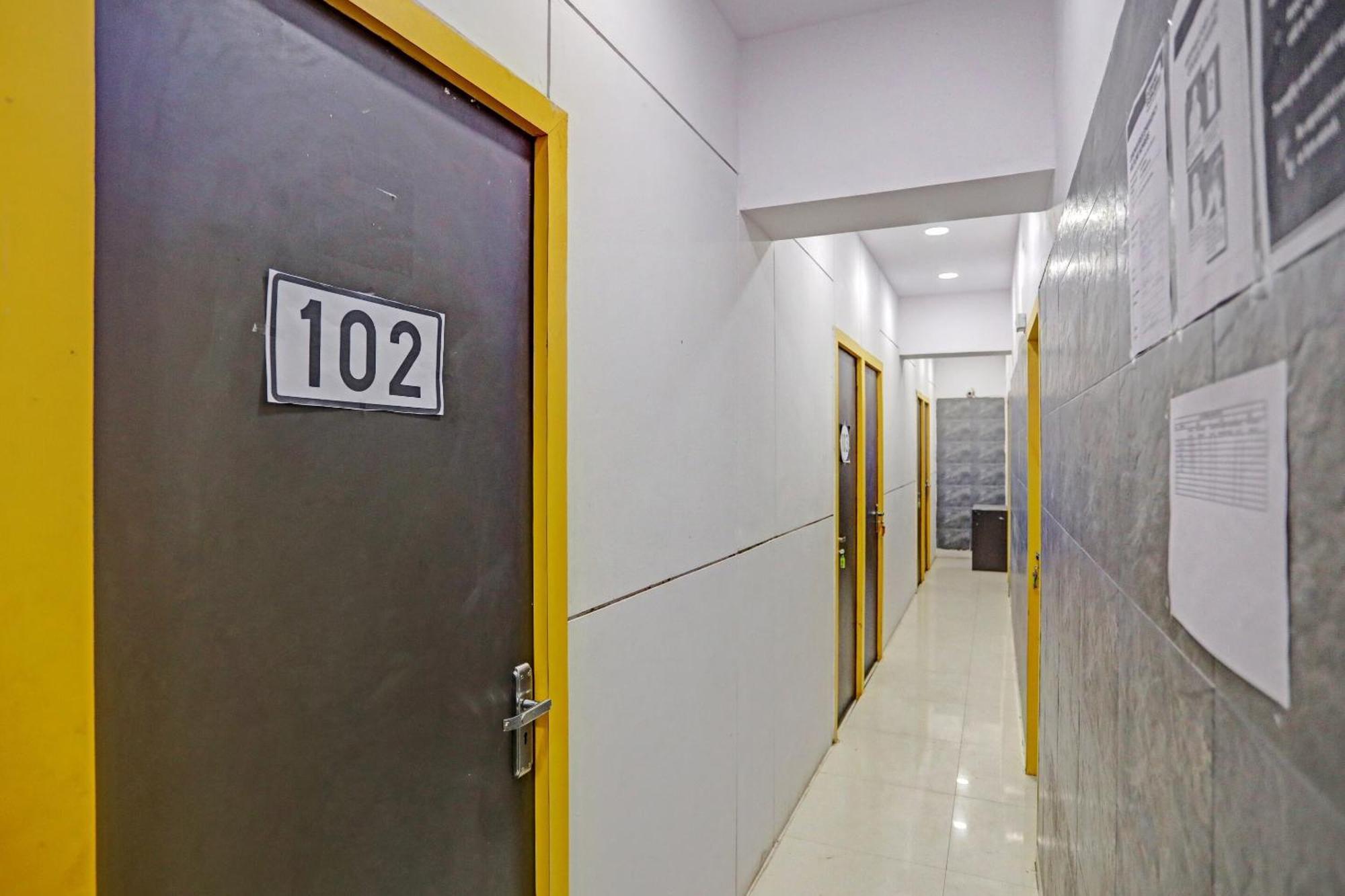 Hotel O North Campus New Delhi Exteriör bild