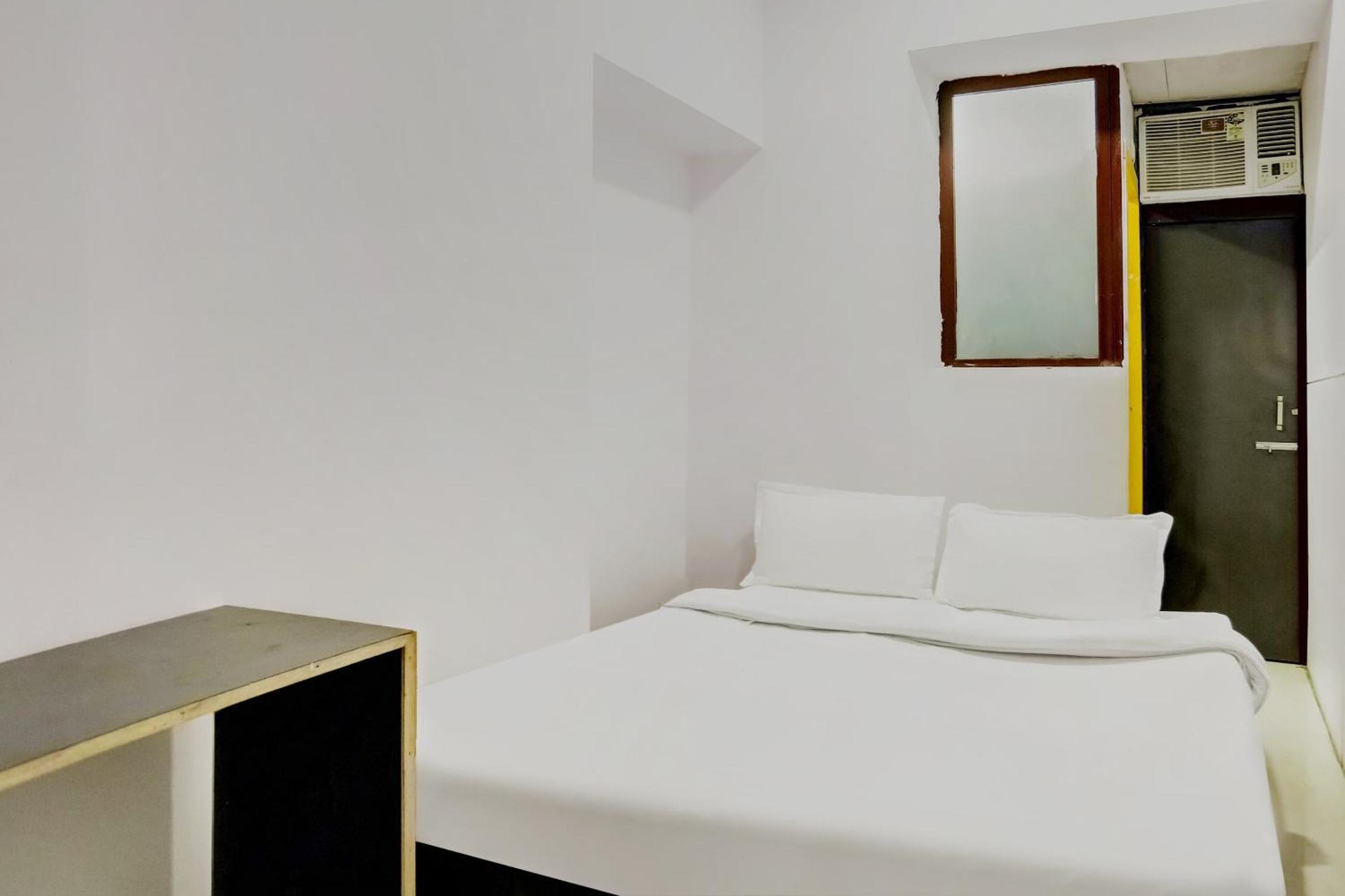 Hotel O North Campus New Delhi Exteriör bild