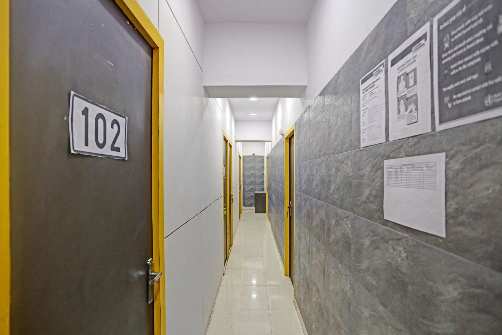 Hotel O North Campus New Delhi Exteriör bild