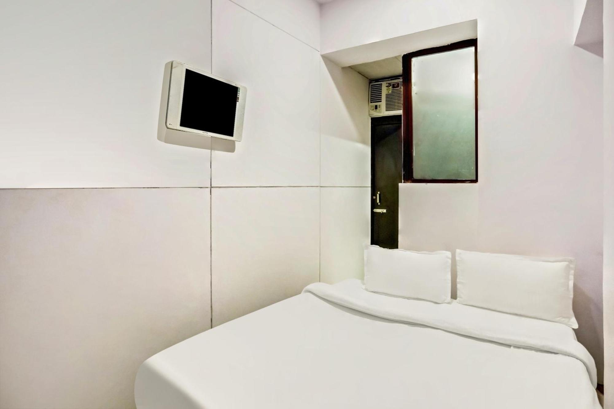 Hotel O North Campus New Delhi Exteriör bild