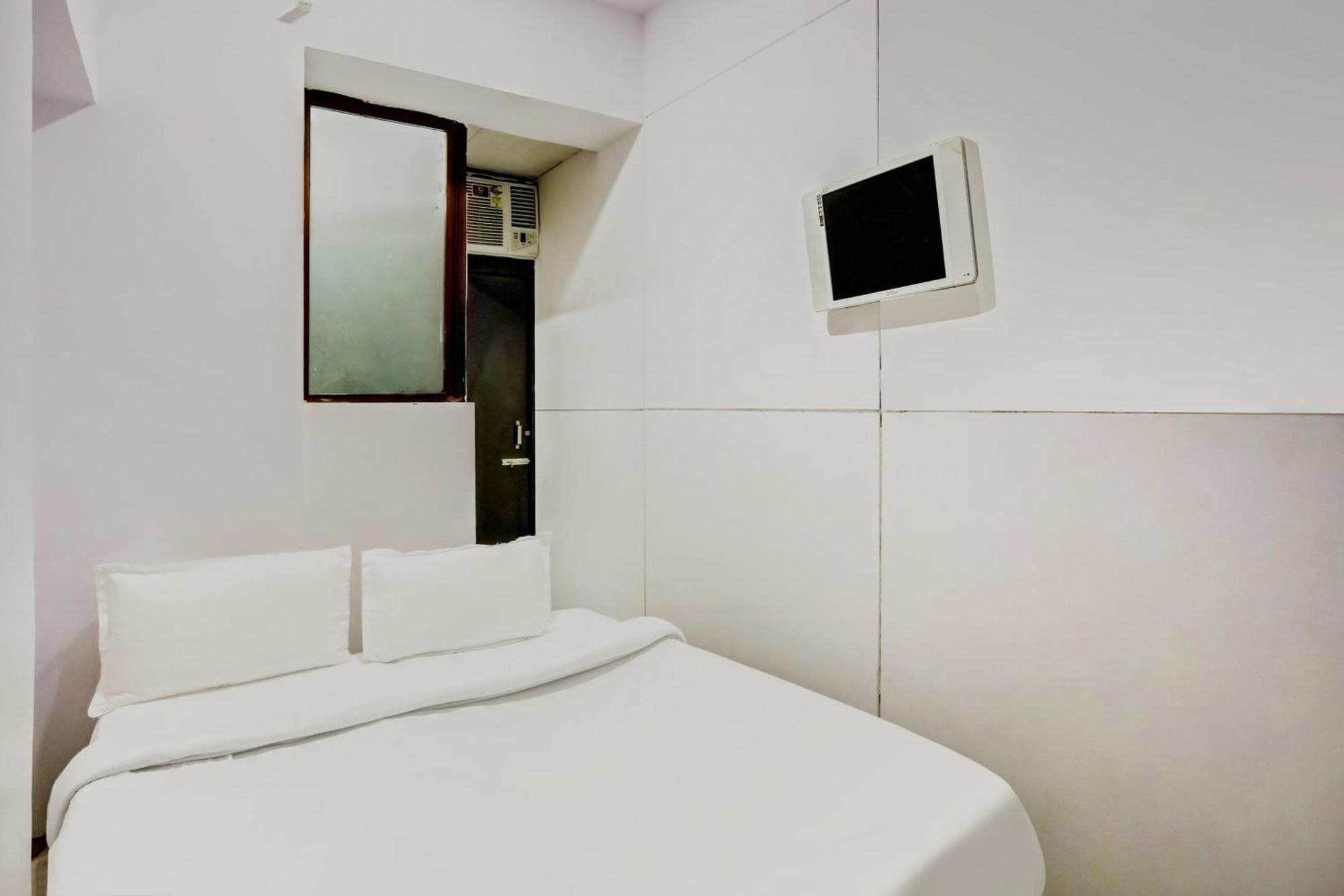 Hotel O North Campus New Delhi Exteriör bild