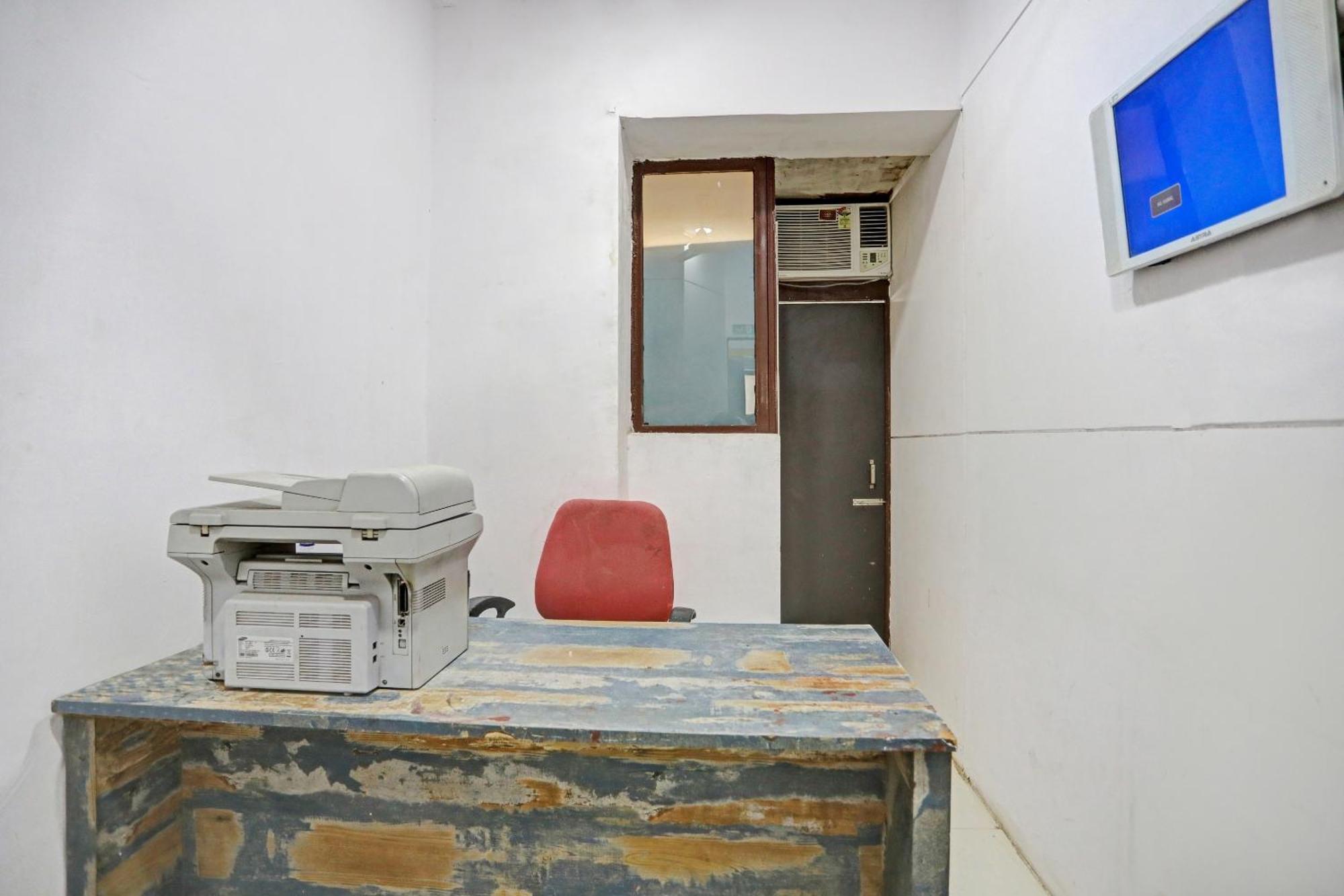 Hotel O North Campus New Delhi Exteriör bild