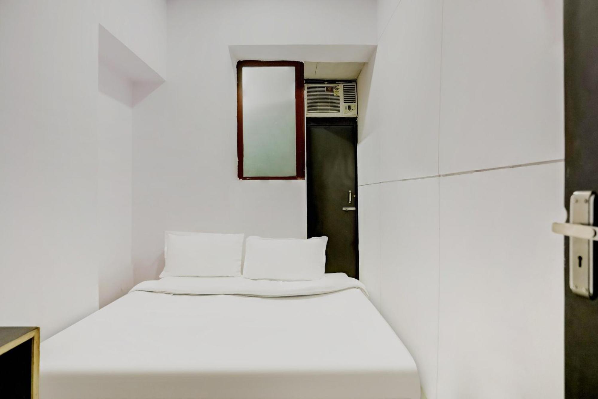 Hotel O North Campus New Delhi Exteriör bild