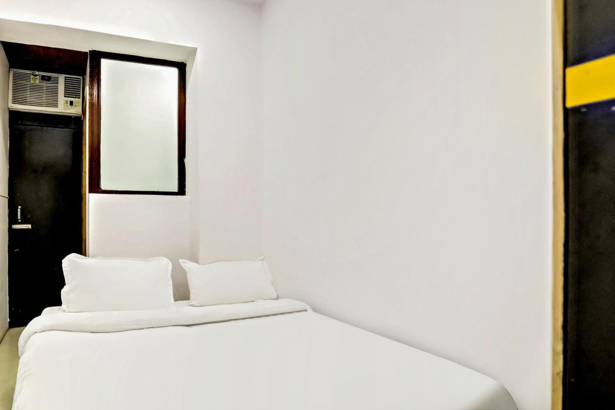 Hotel O North Campus New Delhi Exteriör bild